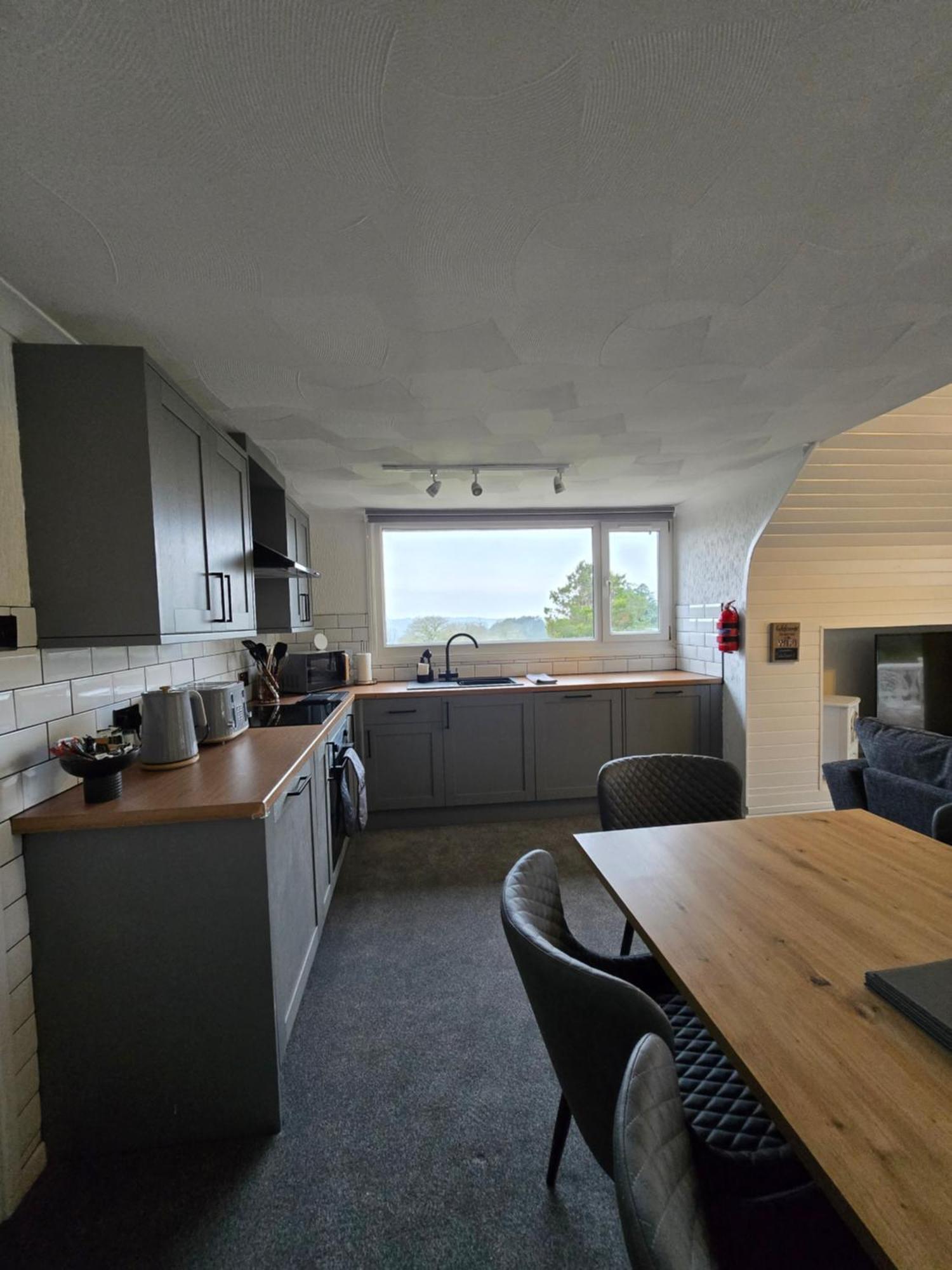 Beautiful Apartment With Private Pool Near Tenby Kilgetty ภายนอก รูปภาพ